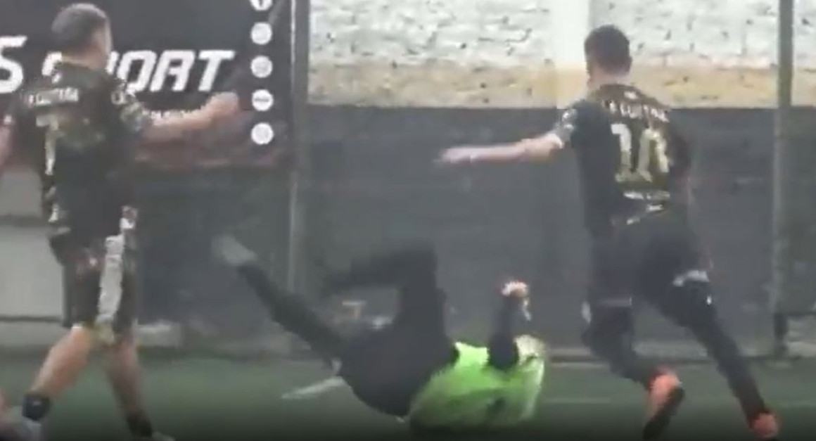 La brutal agresión a un árbitro en un partido de fútbol amateur en Avellaneda. Foto: captura de pantalla.