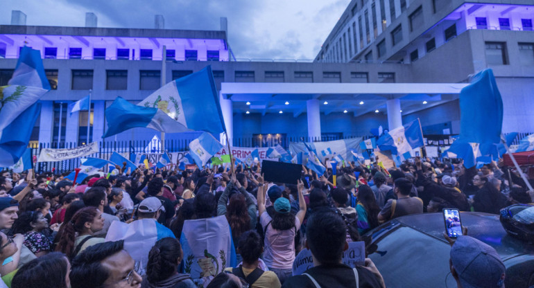 Protestas en Guatemala de cara al balotaje del 20 de agosto. Foto: EFE.