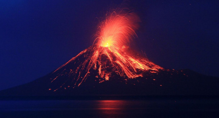Volcán Krakatoa, Indonesia. Foto: National Geographic.