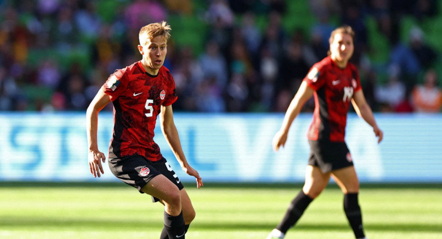 Rebecca Quinn, la primera futbolista transgénero no binaria en jugar un Mundial de la FIFA. Foto: Reuters.