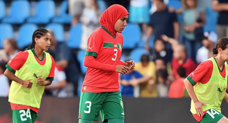 Nouhaila Benzina, primera jugadora en utilizar el hiyab en un Mundial. Foto: Instagram.