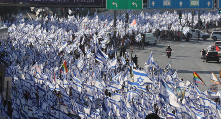 Multitudinaria marcha contra la reforma judicial en Israel. Foto: EFE.