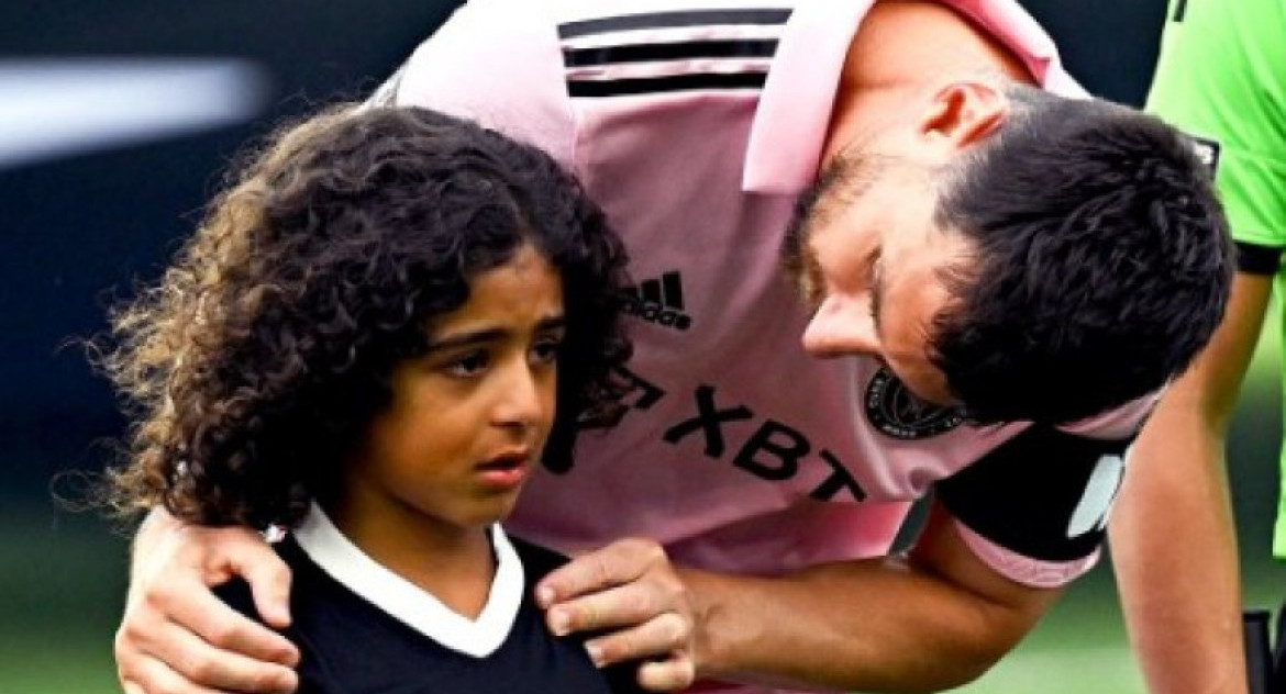 Messi con el hijo de DJ Khaled. Foto: NA.