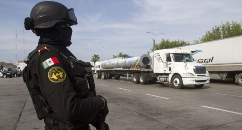 Atacaron a balazos las instalaciones de la Fuerza Civil en el Puente Colombia. Foto: El Sol de México.