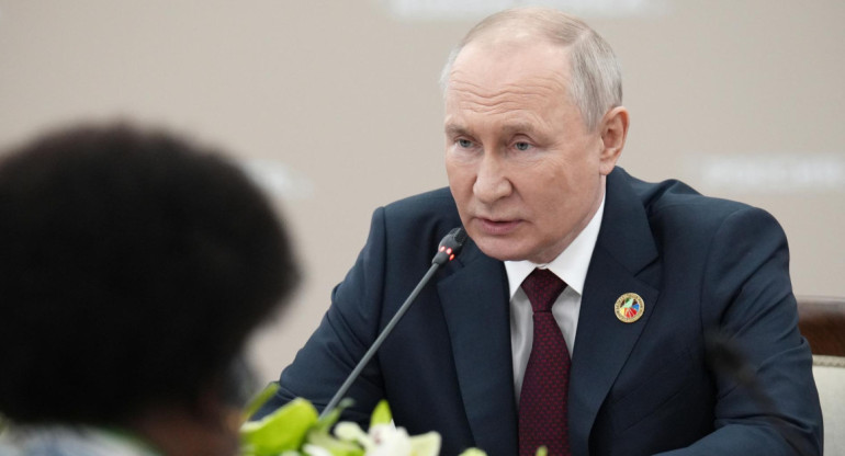 Vladimir Putin abrió la cumbre entre Rusia y África. Foto: EFE.