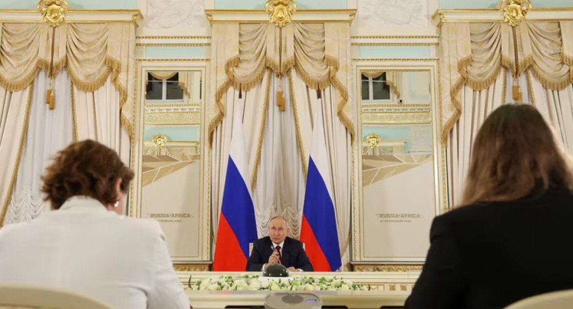 Vladimir Putin, habla en una rueda de prensa en San Petersburgo . Foto: Reuters