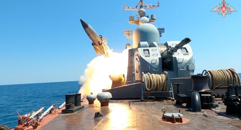 Buque de la Armada de Rusia, lanzamiento de misil. Foto: Reuters.