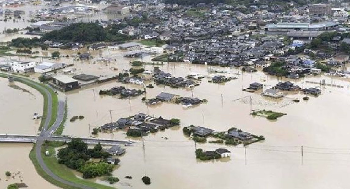 Inundaciones a causa del tifón Khanun en Japón. Foto: Twitter/ @lamoscanews