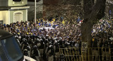 Represión policial a hinchas de Boca en Uruguay por el partido de Copa Libertadores.