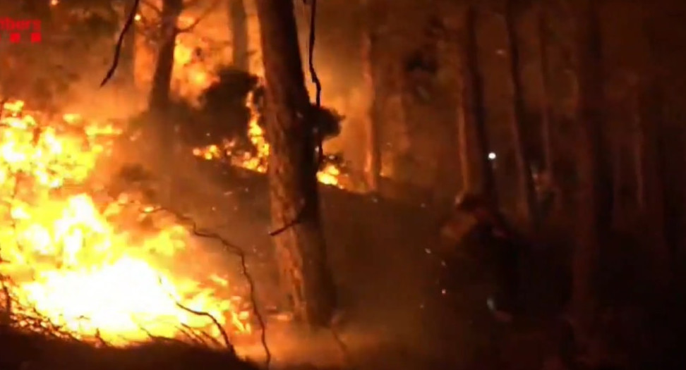 Incendio en Portbou. Foto: EFE.