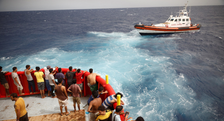 Migrantes en isla de Lampedusa. Foto: Reuters.