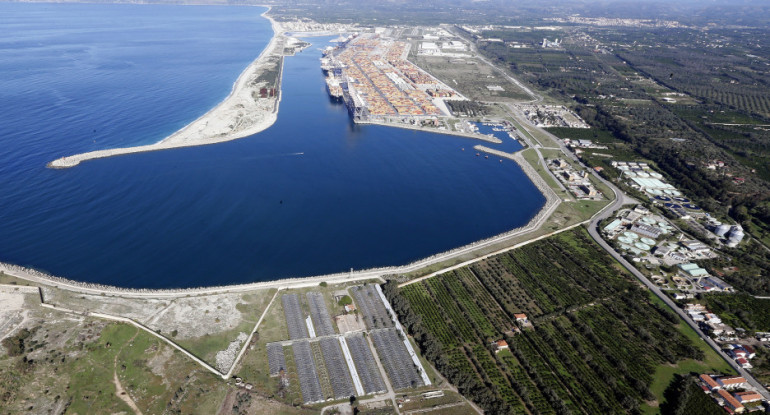 Gioia Tauro, el puerto más grande de contenedores en Calabria, Italia. Foto: Reuters