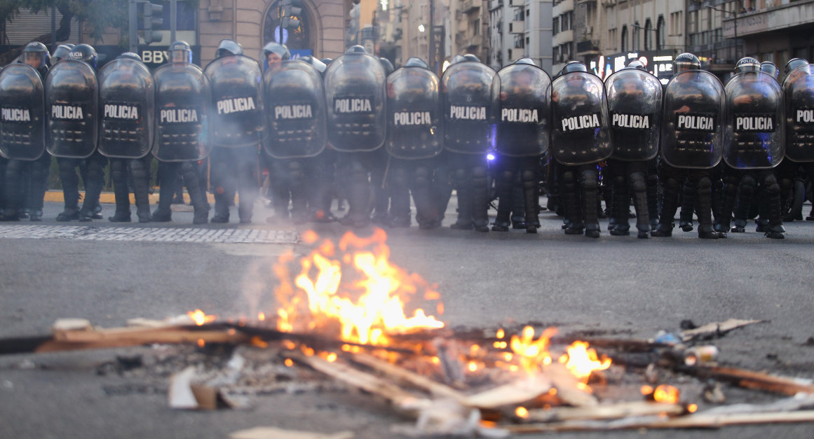 Incidentes durante protesta en el Obelisco. Foto: NA.