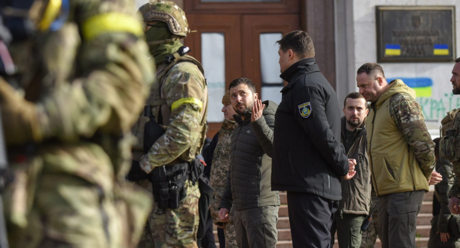 Zelenski junto al ejército ucraniano. Foto: EFE