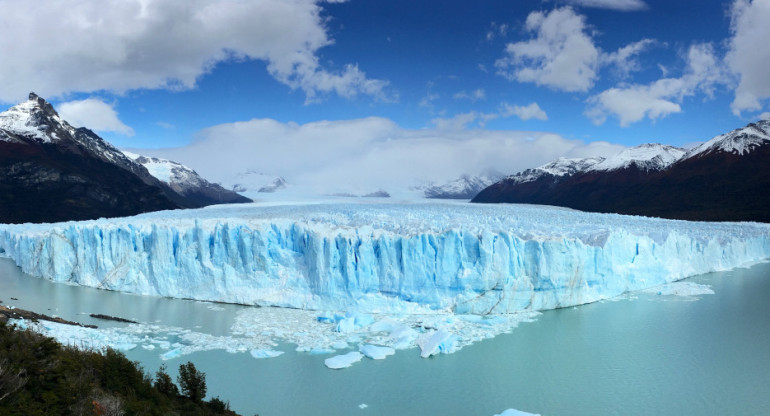 En distintas expediciones que realizaron los científicos, observaron que el glaciar retrocedió 700 metros en el margen norte del Canal de los Témpanos durante los últimos dos años. Foto Unsplash.