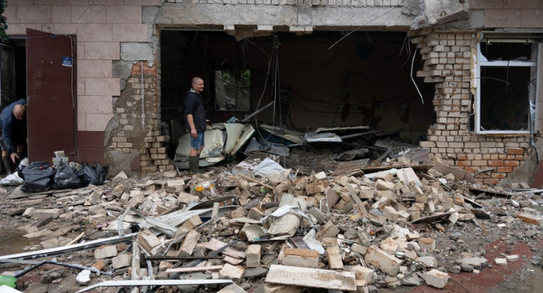 Jersón destruida tras ataque ruso. Foto: Télam.