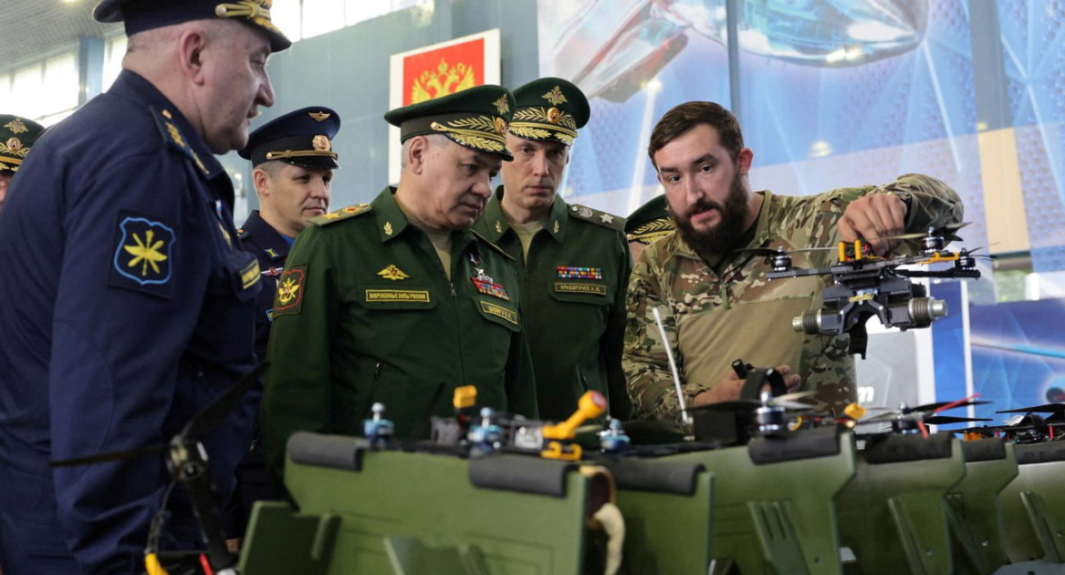 Foro Army 2023 en Rusia. Shoigú y otros militares. Foto: Reuters.