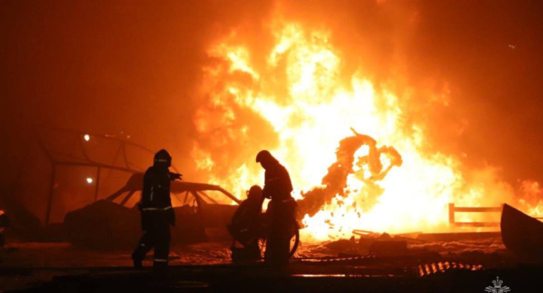 Explosión de estación de servicio en Rusia. Foto: Ministerio de Situaciones de Emergencia de Rusia.
