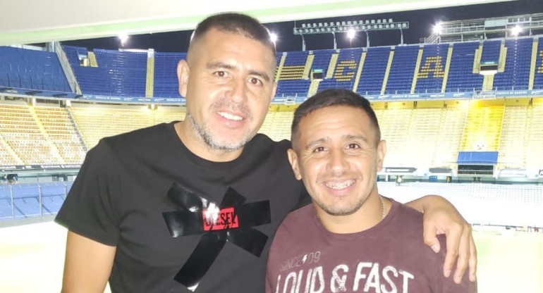 Juan Román Riquelme junto a su hermano Cristian. Foto: Instagram @criquelme83.