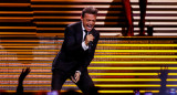 Un doble de Luis Miguel dijo presente durante uno de sus diez shows. Foto: Reuters.