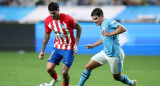 Rodrigo De Paul perseguido de cerca por Julián Álvarez. Foto: Reuters.