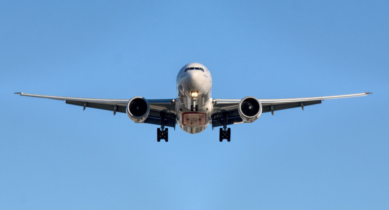 Viajar en avión. Foto: Unsplash