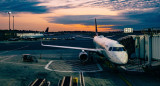 Viajar en avión. Foto: Unsplash