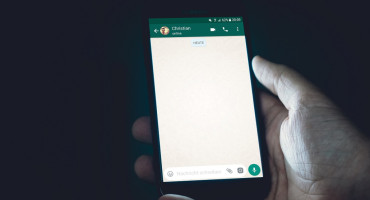 WhatsApp allows the functionality of sharing the current location through chat.  Image: Unsplash.