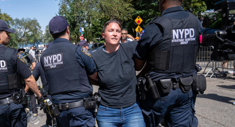 Protesta por crisis migratoria en Nueva York. Foto: EFE.