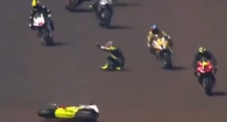 Accidente en el motociclismo de Brasil. Foto: captura de pantalla.
