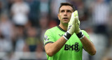 Emiliano Martínez se había lesionado ante Hibernian, por Conference League. Foto: Reuters.