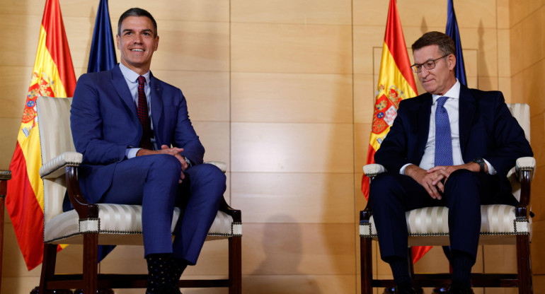 Reunión entre Pedro Sánchez y Núñez Feijóo. Foto: EFE.