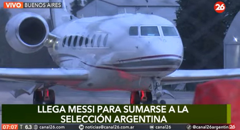 Llegada de Messi a la Argentina. Foto: Canal 26.