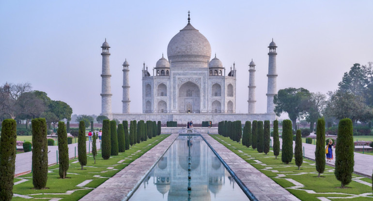 El Taj Mahal es un monumento funerario de India construido entre 1632 y 1654. Unsplash.