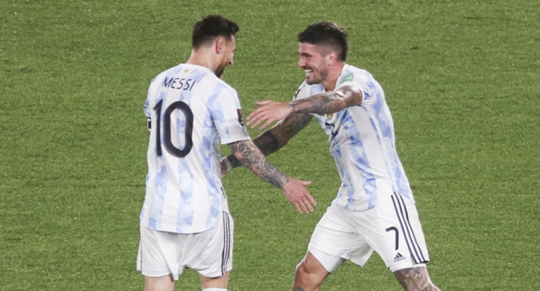 Lionel Messi y Rodrigo De Paul. Foto: NA.