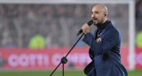 Abel Pintos entonó el Himno Nacional Argentino en la previa de Argentina-Ecuador. Foto: Télam.