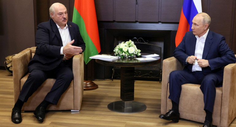 Alexandr Lukashenko y Vladimir Putin. Foto: Reuters.