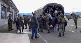 Agentes de paz rusos evacuando civiles en Nagorno Karabaj. Foto: EFE.