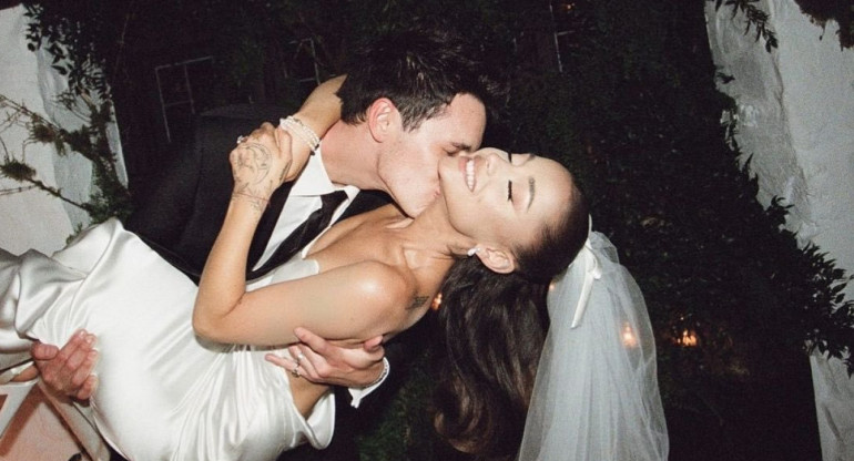 Ariana Grande y Dalton Gomez presentaron su demanda de divorcio. Foto: Instagram/@arianagrande