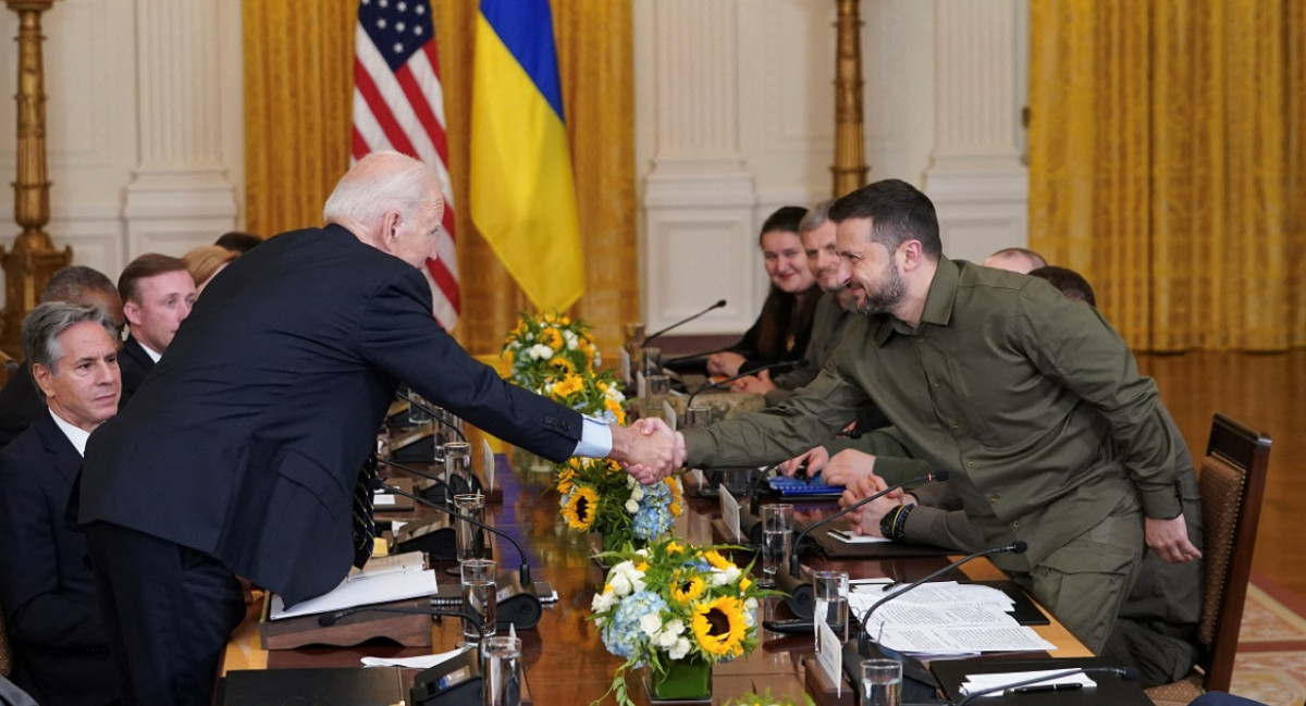 Biden le aseguró a Zelenski que su Gobierno le suministrará misiles ATACMS. Foto: Reuters.