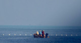 Barrera flotante en el mar de China Meridional. Foto: EFE.