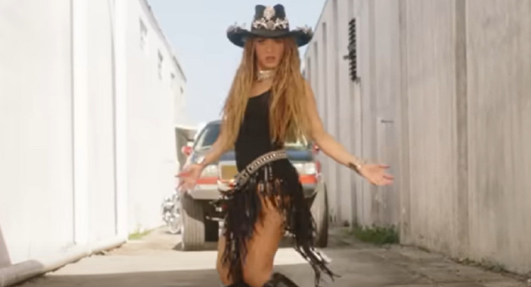 Shakira en el videoclip de "El Jefe". Foto: captura.