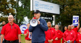 Joe Biden en el piquete de trabajadores del sector automotor en Estados Unidos. Foto: REUTERS.