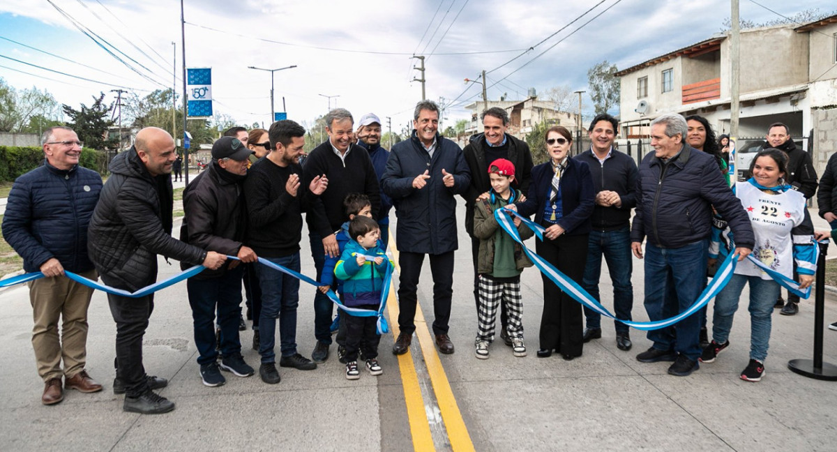 Sergio Massa, Gabriel Katopodis y Mariano Cascallares inauguraron el Parque Don Orione en Almirante Brown. Foto: @CascallaresPJ.