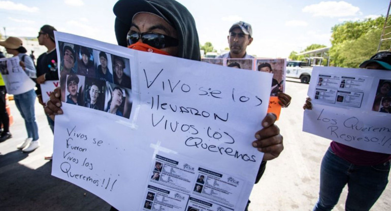 Pedido por los jóvenes secuestrados en México.