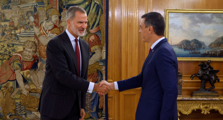 Felipe VI de España y Pedro Sánchez. Foto: Reuters.