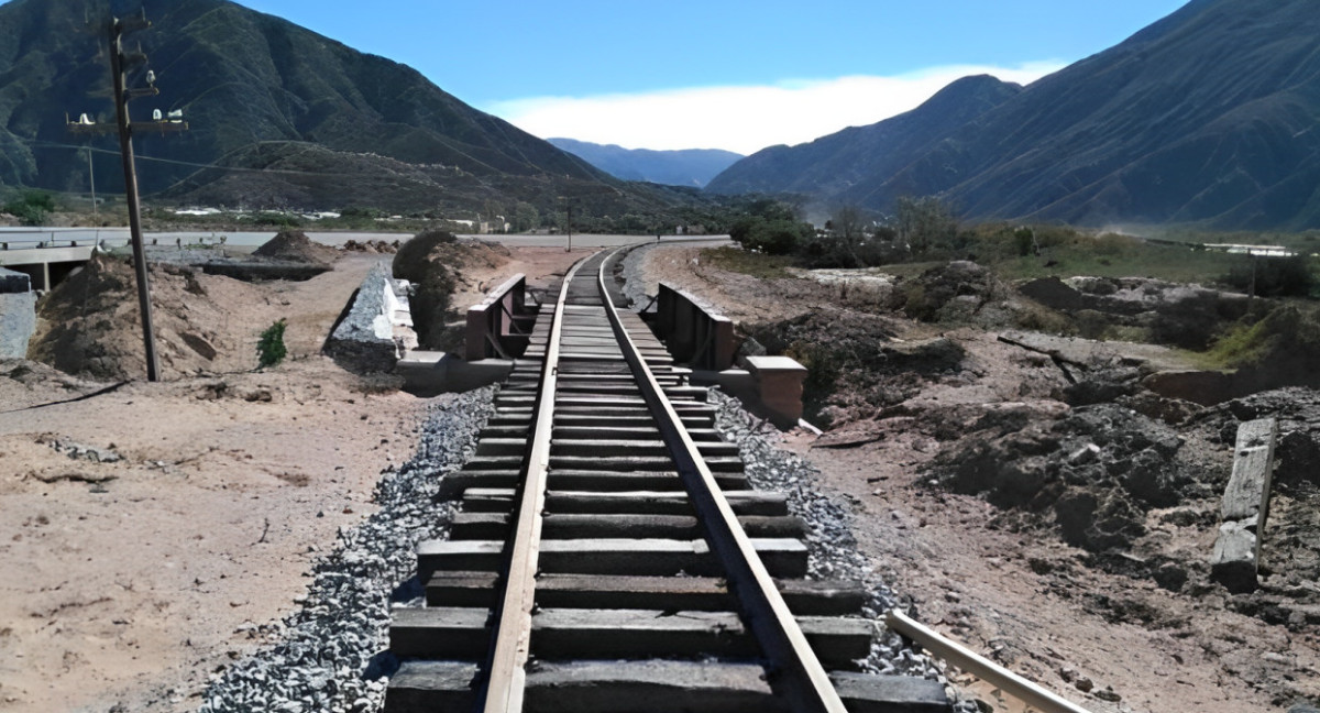 Se reacondicionaron 45 kilómetros de vías para que el tren solar pueda funcionar. Foto: NA.