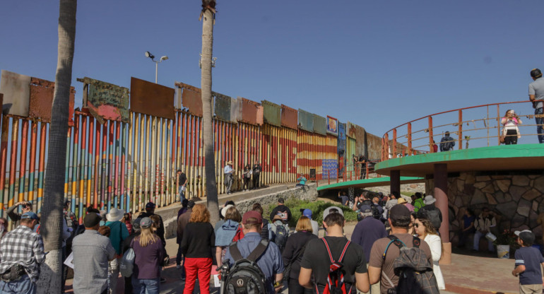 Muro fronterizo entre México y Estados Unidos. Foto: EFE