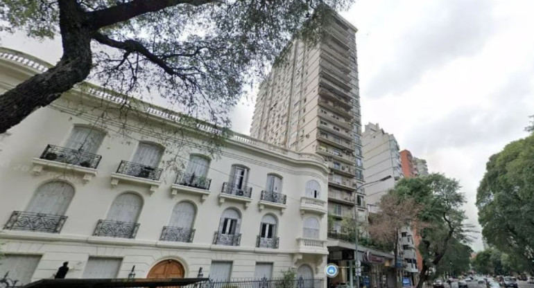 El edificio situado en la avenida Las Heras, donde murió un joven de 23 años. Foto: Google Maps.