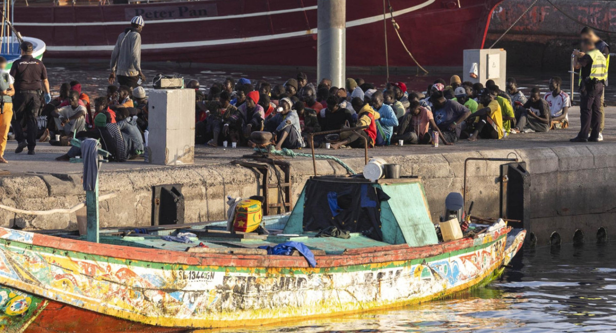 Más de 1000 migrantes arribaron a las Islas Canarias en un solo día. Foto: EFE.